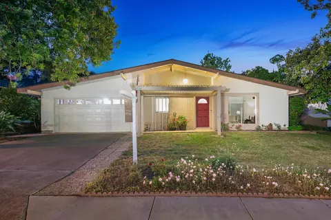 916 Crest Dr, Encinitas, CA 92024