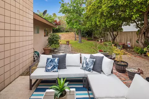 Exterior - 916 Crest Dr, Encinitas, CA 92024 photo 12 of 19