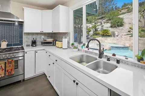 2759 Secret Lake Ln, Fallbrook, CA 92028 photo 3