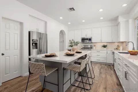 6060 Paseo Pradera, Carlsbad, CA 92009