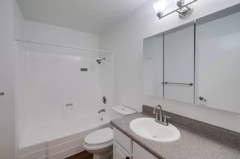 Bath - 391 Emerald Ave #6, El Cajon, CA 92020 photo 2 of 2