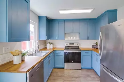 Kitchen - 10625 Aristocrat Ct, Santee, CA 92071 photo 2 of 2