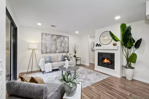 10305 Azuaga St #21, San Diego, CA 92129