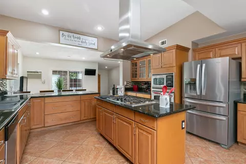 5561 Newman St, Cypress, CA 90630 photo 12