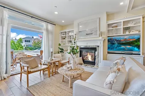 813 G Ave, Coronado, CA 92118