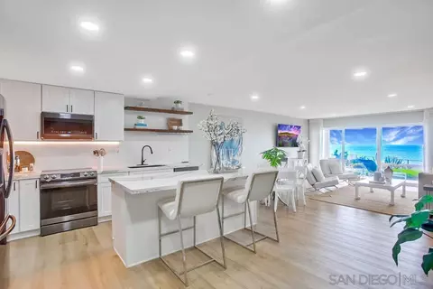 Kitchen - 829 Beachfront Dr #A, Solana Beach, CA 92075 photo 1 of 5
