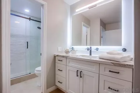 Bath - 829 Beachfront Dr #A, Solana Beach, CA 92075 photo 3 of 3