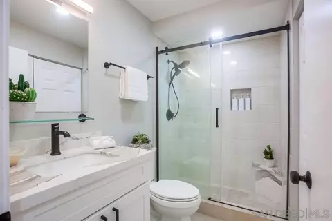 Bath - 829 Beachfront Dr #A, Solana Beach, CA 92075 photo 1 of 3