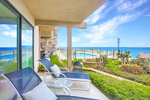 Exterior - 829 Beachfront Dr #A, Solana Beach, CA 92075 photo 1 of 3