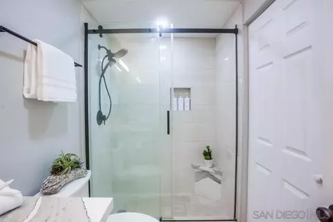 Bath - 829 Beachfront Dr #A, Solana Beach, CA 92075 photo 2 of 3