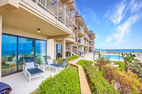 Exterior - 829 Beachfront Dr #A, Solana Beach, CA 92075 photo 2 of 3