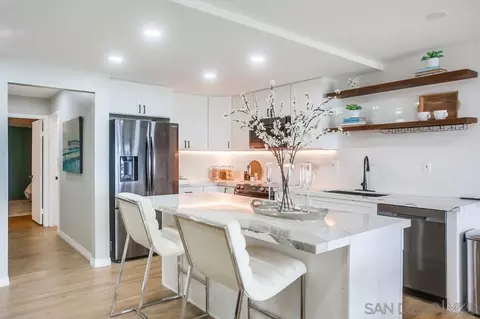 Kitchen - 829 Beachfront Dr #A, Solana Beach, CA 92075 photo 2 of 5