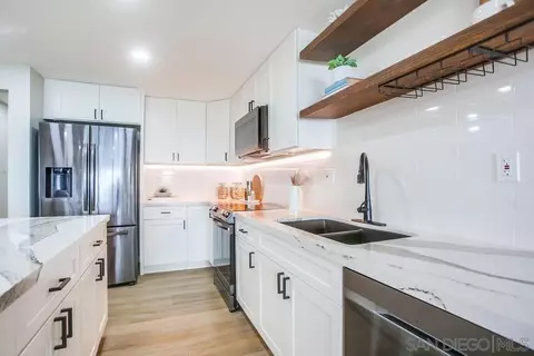 Kitchen - 829 Beachfront Dr #A, Solana Beach, CA 92075 photo 5 of 5