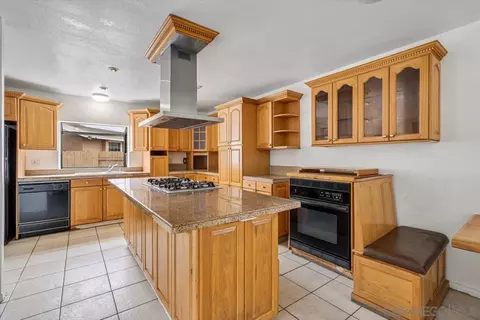 541 Bruma Ct, Spring Valley, CA 91977 photo 8