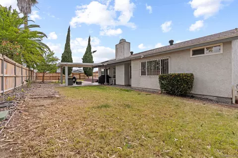 8590 Lake Bluffs Cir, Spring Valley, CA 91977 photo 35