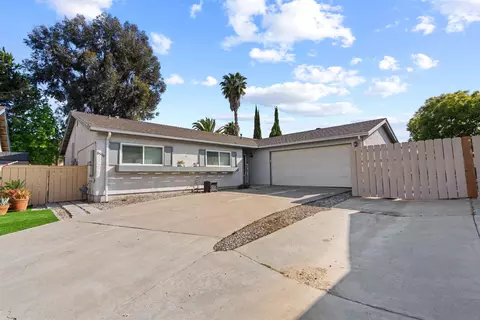 8590 Lake Bluffs Cir, Spring Valley, CA 91977 photo 12