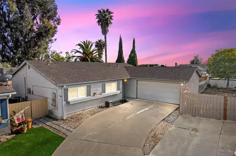 8590 Lake Bluffs Cir, Spring Valley, CA 91977 photo 11