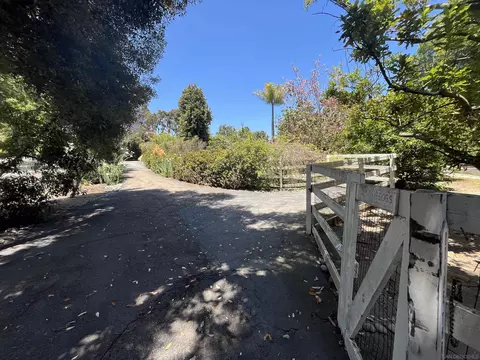 Exterior - 4688 Sun Vly, Del Mar, CA 92014 photo 15 of 17
