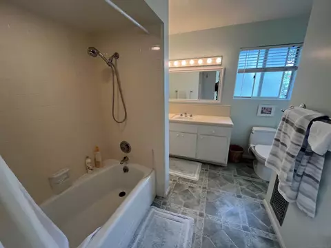 Bath - 4688 Sun Vly, Del Mar, CA 92014 photo 4 of 5