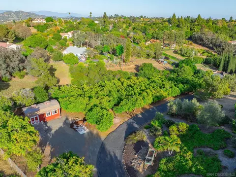View/Area - 730 Hilbert Dr, Fallbrook, CA 92028 photo 8 of 10