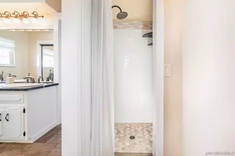 Bath - 730 Hilbert Dr, Fallbrook, CA 92028 photo 2 of 4