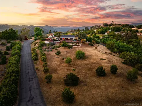 View/Area - 730 Hilbert Dr, Fallbrook, CA 92028 photo 2 of 10