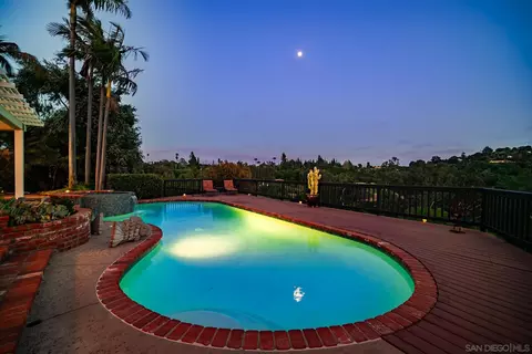 Exterior - 730 Hilbert Dr, Fallbrook, CA 92028 photo 12 of 18