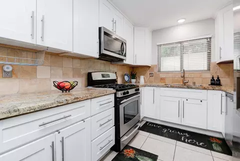 Kitchen - 810 E Washington Ave #D, Escondido, CA 92025 photo 2 of 3