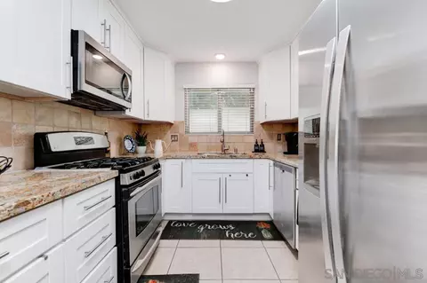 Kitchen - 810 E Washington Ave #D, Escondido, CA 92025 photo 1 of 3