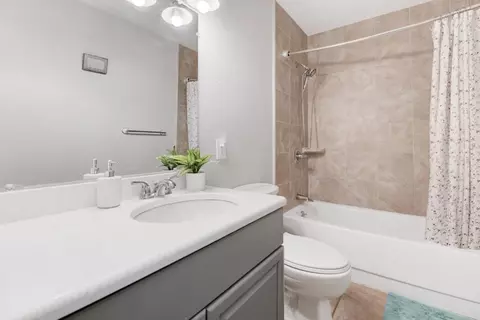 Bath - 810 E Washington Ave #D, Escondido, CA 92025 photo 2 of 2