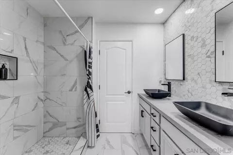 Bath - 76 Via Sovana, Santee, CA 92071 photo 2 of 5
