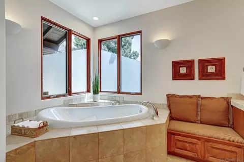 Bath - 10040 Circa Valle Verde, El Cajon, CA 92021 photo 2 of 5