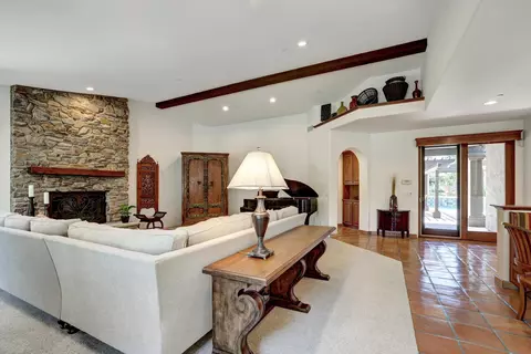 Living - 10040 Circa Valle Verde, El Cajon, CA 92021 photo 2 of 3