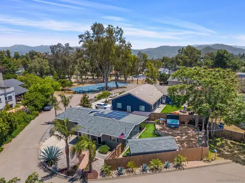 200 Scenic Dr, El Cajon, CA 92021