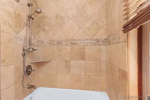 Bath - 704 Barsby St, Vista, CA 92084 photo 2 of 5