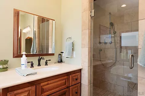 Bath - 704 Barsby St, Vista, CA 92084 photo 5 of 5