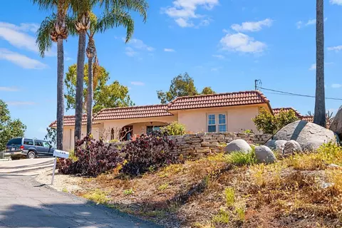 704 Barsby St, Vista, CA 92084