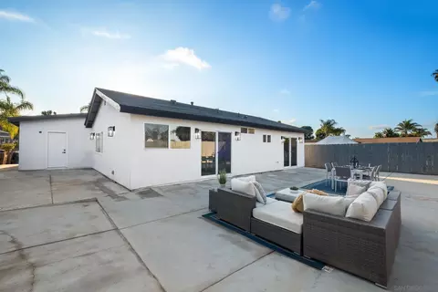 Exterior - 611 Monica Cir, Oceanside, CA 92057 photo 6 of 8