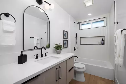 Bath - 611 Monica Cir, Oceanside, CA 92057 photo 1 of 2