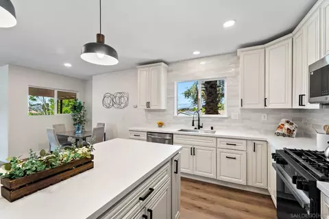 Kitchen - 8622 Sunridge Dr, Santee, CA 92071 photo 5 of 7