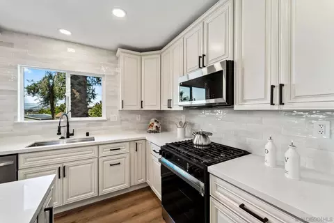 Kitchen - 8622 Sunridge Dr, Santee, CA 92071 photo 6 of 7