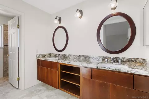 Bath - 541 Cloudview Ln, Encinitas, CA 92024 photo 1 of 3