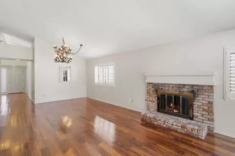 Living - 541 Cloudview Ln, Encinitas, CA 92024 photo 2 of 3