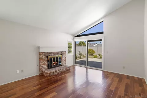 Living - 541 Cloudview Ln, Encinitas, CA 92024 photo 3 of 3