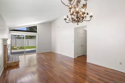 Living - 541 Cloudview Ln, Encinitas, CA 92024 photo 1 of 3
