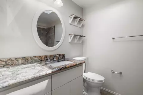 Bath - 541 Cloudview Ln, Encinitas, CA 92024 photo 3 of 3