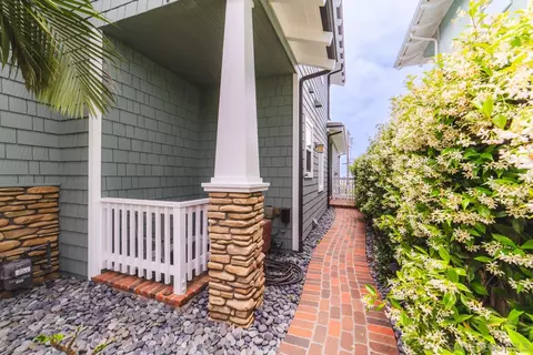 Exterior - 742 Cornish Dr, Encinitas, CA 92024 photo 2 of 7