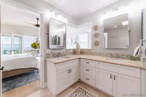 Bath - 742 Cornish Dr, Encinitas, CA 92024 photo 1 of 6