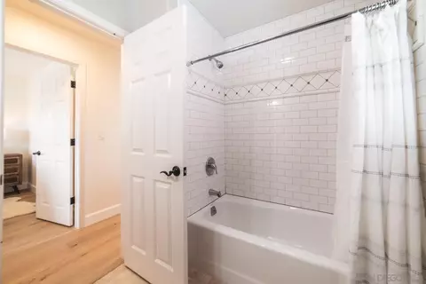 Bath - 742 Cornish Dr, Encinitas, CA 92024 photo 4 of 6