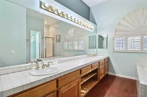 Bath - 9692 Red Pony Ln, El Cajon, CA 92021 photo 2 of 3